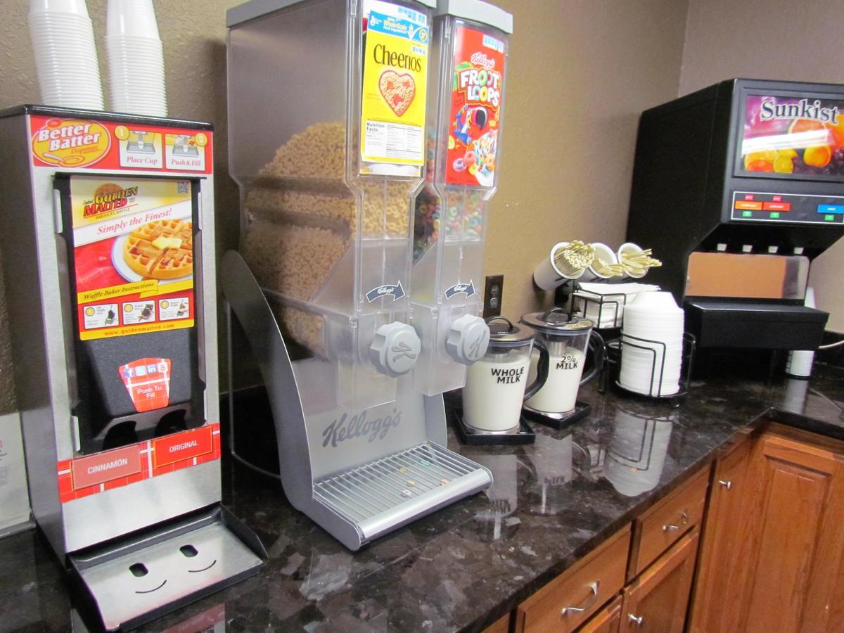 Canton Oak Hill Inn & Suites מראה חיצוני תמונה